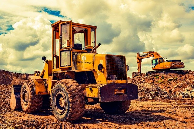 How a Small Construction Business Benefits from Hiring Heavy Equipment